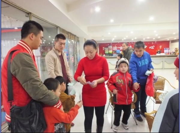 45、2012年11月10日在鑫淼游泳馆与新起点自闭症中心的孩子们 - 爱心传递志愿者服务队 - 绥化市爱心传递志愿者服务队