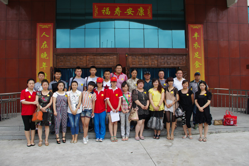 6月27日到北林区养老服务中心慰问演出