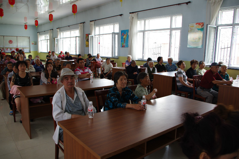 6月27日到北林区养老服务中心慰问演出